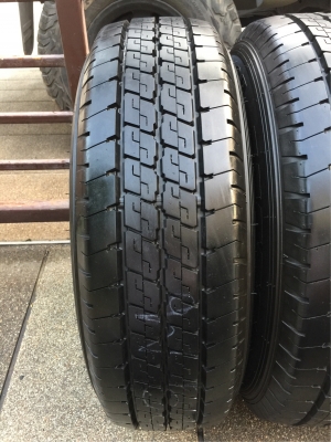 ยาง Dunlop 215 70 15 กลางปี16 ดอกเต็ม ไม่มีปะ ใช้ยาว ราคาไม่แพง ยาง Dunlop 215 70 15 กลางปี16 ดอกเต็ม ไม่มีปะ ใช้ยาว ราคาไม่แพง