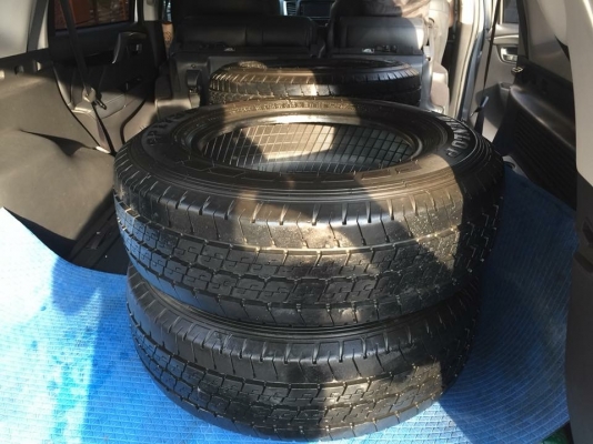 ยาง Dunlop 215 70 15 กลางปี16 ดอกเต็ม ไม่มีปะ ใช้ยาว ราคาไม่แพง ยาง Dunlop 215 70 15 กลางปี16 ดอกเต็ม ไม่มีปะ ใช้ยาว ราคาไม่แพง