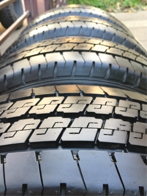 ยาง Dunlop 215 70 15 กลางปี16 ดอกเต็ม ไม่มีปะ ใช้ยาว ราคาไม่แพง ยาง Dunlop 215 70 15 กลางปี16 ดอกเต็ม ไม่มีปะ ใช้ยาว ราคาไม่แพง