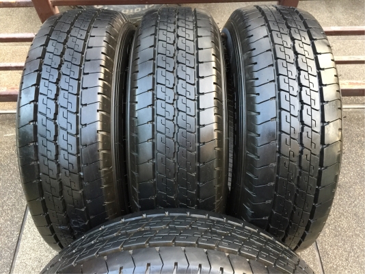 ยาง Dunlop 215 70 15 กลางปี16 ดอกเต็ม ไม่มีปะ ใช้ยาว ราคาไม่แพง ยาง Dunlop 215 70 15 กลางปี16 ดอกเต็ม ไม่มีปะ ใช้ยาว ราคาไม่แพง