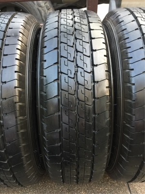 ยาง Dunlop 215 70 15 กลางปี16 ดอกเต็ม ไม่มีปะ ใช้ยาว ราคาไม่แพง ยาง Dunlop 215 70 15 กลางปี16 ดอกเต็ม ไม่มีปะ ใช้ยาว ราคาไม่แพง