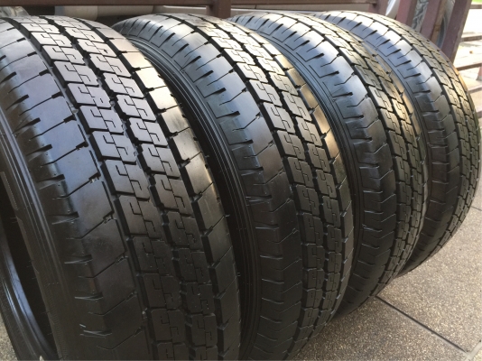 ยาง Dunlop 215 70 15 กลางปี16 ดอกเต็ม ไม่มีปะ ใช้ยาว ราคาไม่แพง ยาง Dunlop 215 70 15 กลางปี16 ดอกเต็ม ไม่มีปะ ใช้ยาว ราคาไม่แพง