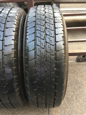 ยาง Dunlop 215 70 15 กลางปี16 ดอกเต็ม ไม่มีปะ ใช้ยาว ราคาไม่แพง ยาง Dunlop 215 70 15 กลางปี16 ดอกเต็ม ไม่มีปะ ใช้ยาว ราคาไม่แพง