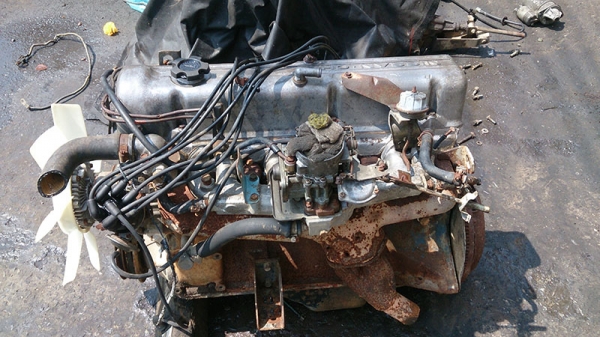 ขายเครื่องยนต์เบนซินหกสูบในตำนาน L20