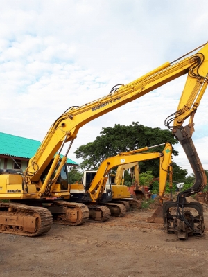 บริการให้เช่ารถแบคโฮ PC120&amp;PC200