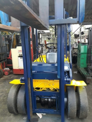 +++ ขายโฟล์คลิฟท์  KOMATSU FD25-12  ขนาด  2.5   เครื่องยนต์ดีเซล  เสา 3  เมตร  เกียร์ธรรมดา  งา 1,070  มม.  ยางลม