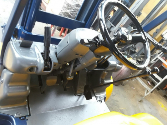 +++ ขายโฟล์คลิฟท์  KOMATSU FD25-12  ขนาด  2.5   เครื่องยนต์ดีเซล  เสา 3  เมตร  เกียร์ธรรมดา  งา 1,070  มม.  ยางลม