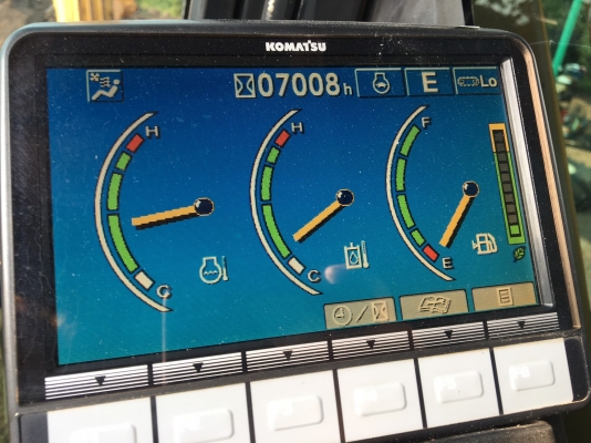 ขายด่วน!! Komatsu PC200-8 สภาพสวยค่ะ