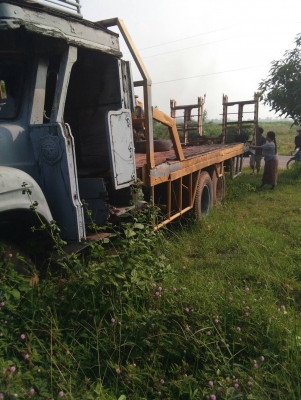 ขายรถลากสิบล้อเครื่อง6BB พร้อมบันไดไฮดรอลิค ไม่มีทะเบียน ราคา160,000บาทสนใจติดต่อ 0895770265