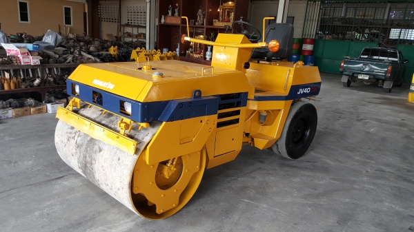 ขายรถบด KOMATSU รุ่น JV40-2- มือสองญี่ปุ่น หน้าเหล็ก หลังยาง เอวอ่อน สั่นสะเทือนได้ ทำงานดีทุกระบบ สวยพร้อมใช้งาน มือถือ 0818753444