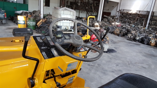 ขายรถบด KOMATSU รุ่น JV40-2- มือสองญี่ปุ่น หน้าเหล็ก หลังยาง เอวอ่อน สั่นสะเทือนได้ ทำงานดีทุกระบบ สวยพร้อมใช้งาน มือถือ 0818753444