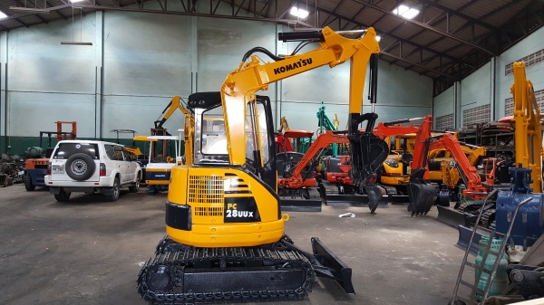 ขาย รถขุด KOMATSU รุ่น PC28UU-2E- มือสองญี่ปุ่น แทรกเหล็ก สลัก บูทเอวแน่น 100\% สวยพร้อมใช้งาน มือถือ 0818753444