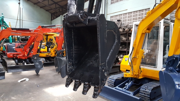 ขาย รถขุด KOMATSU รุ่น PC28UU-2E- มือสองญี่ปุ่น แทรกเหล็ก สลัก บูทเอวแน่น 100\% สวยพร้อมใช้งาน มือถือ 0818753444