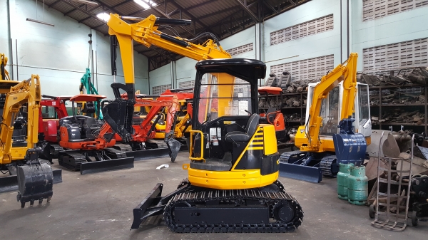 ขาย รถขุด KOMATSU รุ่น PC28UU-2E- มือสองญี่ปุ่น แทรกเหล็ก สลัก บูทเอวแน่น 100\% สวยพร้อมใช้งาน มือถือ 0818753444