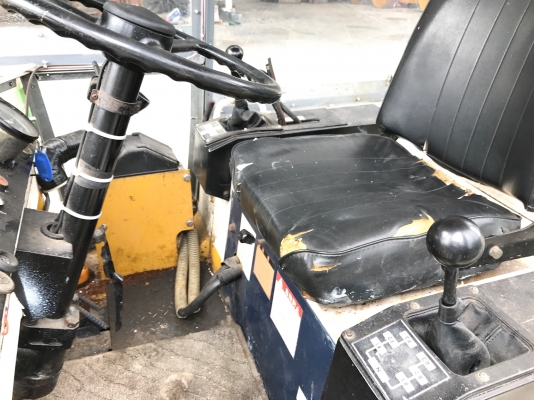 ขายรถตักKOMATSUรุ่นWA30-2นำเข้าญี่ปุ่นไม่เคยใช้งานในไทย เอวอ่อน  เครื่องดีเซล3สูบ สภาพดีพร้อมใช้งาน  081-8302909 จิรโรจน์ Line  :  jiraroj2909