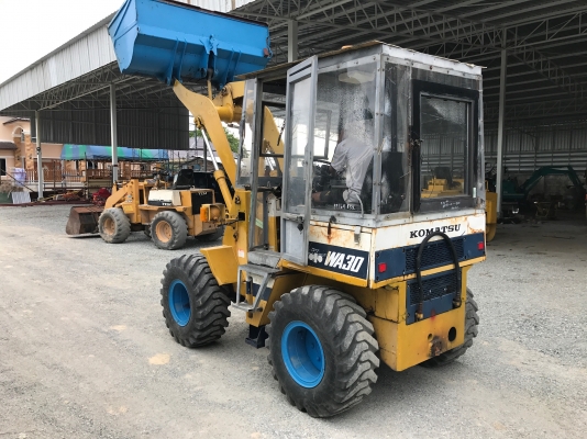 ขายรถตักKOMATSUรุ่นWA30-2นำเข้าญี่ปุ่นไม่เคยใช้งานในไทย เอวอ่อน  เครื่องดีเซล3สูบ สภาพดีพร้อมใช้งาน  081-8302909 จิรโรจน์ Line  :  jiraroj2909