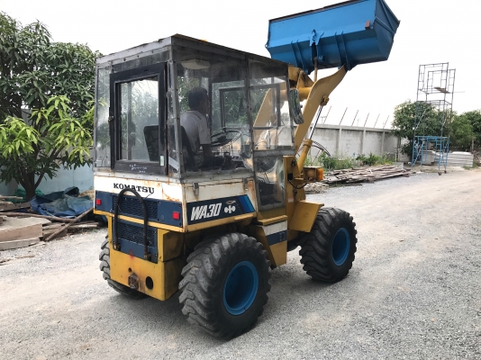 ขายรถตักKOMATSUรุ่นWA30-2นำเข้าญี่ปุ่นไม่เคยใช้งานในไทย เอวอ่อน  เครื่องดีเซล3สูบ สภาพดีพร้อมใช้งาน  081-8302909 จิรโรจน์ Line  :  jiraroj2909