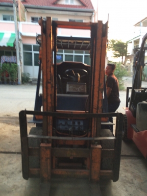 โฟร์คลิฟท์มือสอง/ Toyota  เบนซิล รุ่น 5 ยกได้ 2 ตัน เสาสูง 3 เมตร