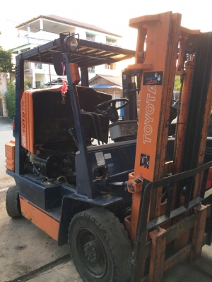 โฟร์คลิฟท์มือสอง/ Toyota  เบนซิล รุ่น 5 ยกได้ 2 ตัน เสาสูง 3 เมตร
