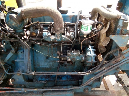 รถไถ FORD รุ่น 5000 มีอุปกรณ์ใบมีดดันหน้า