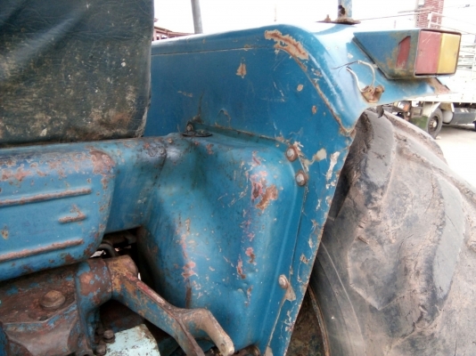 รถไถ FORD รุ่น 5000 มีอุปกรณ์ใบมีดดันหน้า