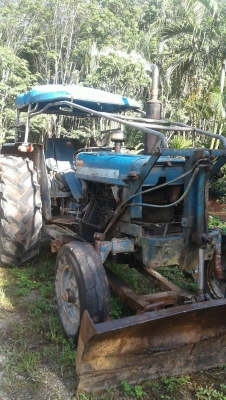 รถไถ FORD รุ่น 5000 มีอุปกรณ์ใบมีดดันหน้า