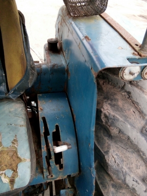 รถไถ FORD รุ่น 5000 มีอุปกรณ์ใบมีดดันหน้า