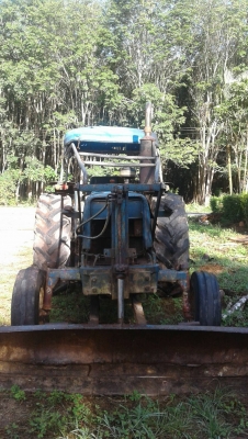 รถไถ FORD รุ่น 5000 มีอุปกรณ์ใบมีดดันหน้า