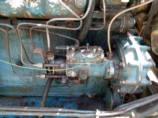 รถไถ FORD รุ่น 5000 มีอุปกรณ์ใบมีดดันหน้า