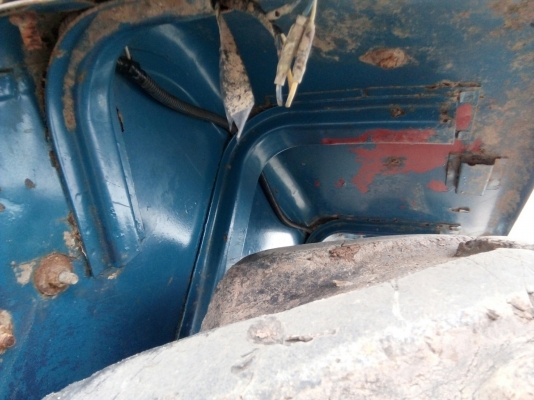 รถไถ FORD รุ่น 5000 มีอุปกรณ์ใบมีดดันหน้า