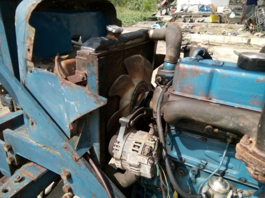 รถไถ FORD รุ่น 5000 มีอุปกรณ์ใบมีดดันหน้า