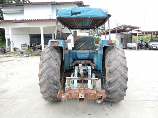 รถไถ FORD รุ่น 5000 มีอุปกรณ์ใบมีดดันหน้า