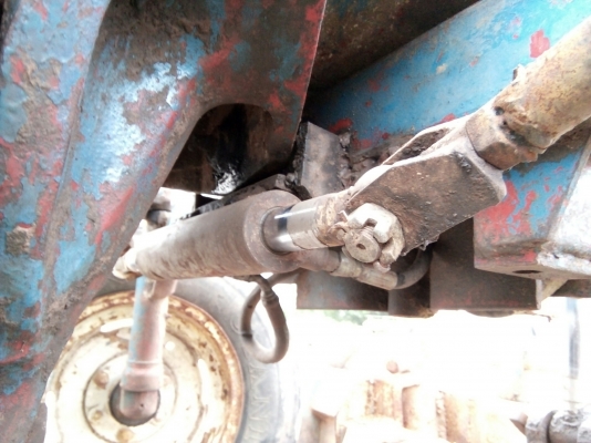 รถไถ FORD รุ่น 5000 มีอุปกรณ์ใบมีดดันหน้า