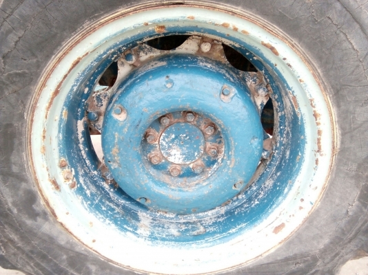 รถไถ FORD รุ่น 5000 มีอุปกรณ์ใบมีดดันหน้า