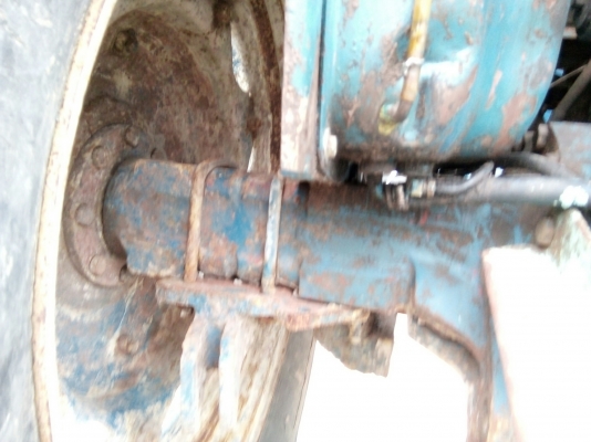 รถไถ FORD รุ่น 5000 มีอุปกรณ์ใบมีดดันหน้า