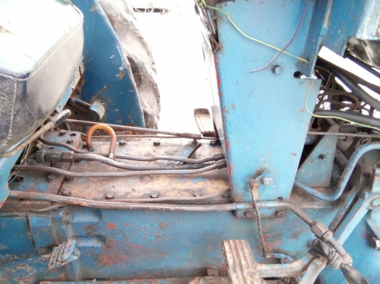 รถไถ FORD รุ่น 5000 มีอุปกรณ์ใบมีดดันหน้า