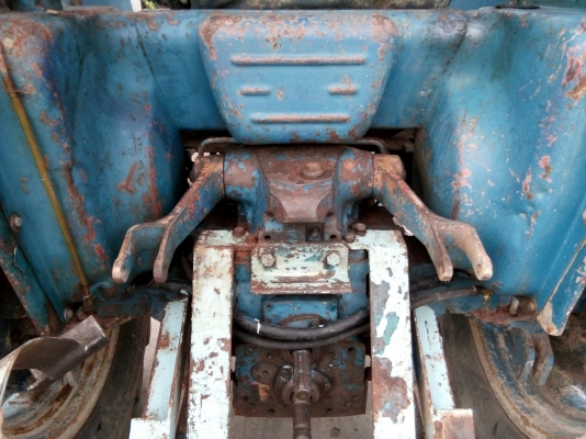 รถไถ FORD รุ่น 5000 มีอุปกรณ์ใบมีดดันหน้า