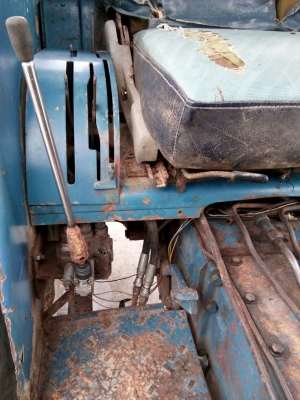 รถไถ FORD รุ่น 5000 มีอุปกรณ์ใบมีดดันหน้า