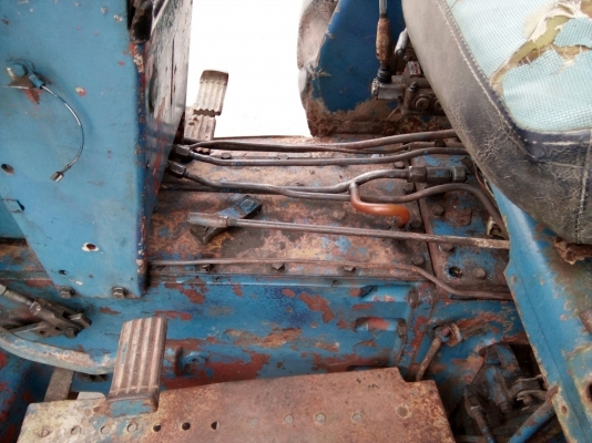 รถไถ FORD รุ่น 5000 มีอุปกรณ์ใบมีดดันหน้า