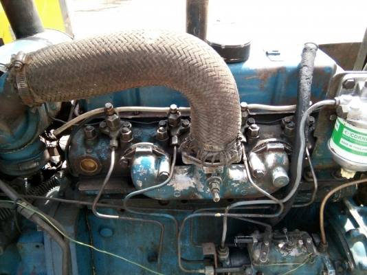 รถไถ FORD รุ่น 5000 มีอุปกรณ์ใบมีดดันหน้า