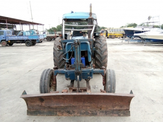 รถไถ FORD รุ่น 5000 มีอุปกรณ์ใบมีดดันหน้า