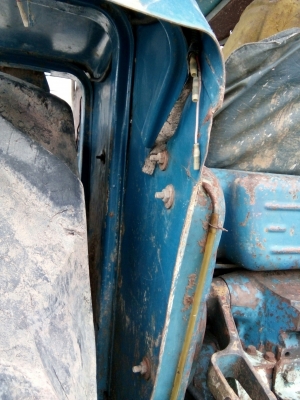 รถไถ FORD รุ่น 5000 มีอุปกรณ์ใบมีดดันหน้า