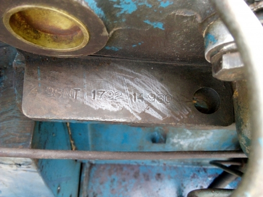 รถไถ FORD รุ่น 5000 มีอุปกรณ์ใบมีดดันหน้า