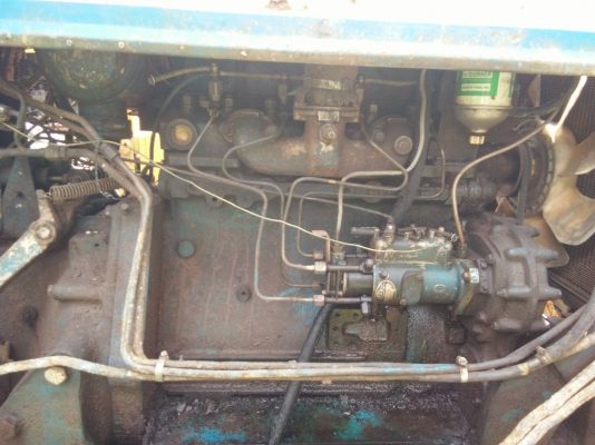 รถไถ FORD รุ่น 5000 มีอุปกรณ์ใบมีดดันหน้า