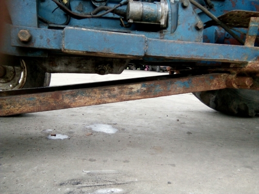 รถไถ FORD รุ่น 5000 มีอุปกรณ์ใบมีดดันหน้า