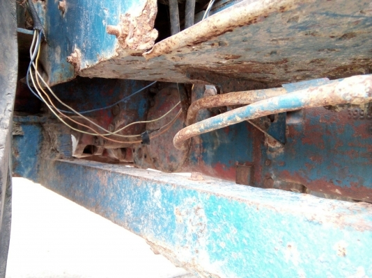 รถไถ FORD รุ่น 5000 มีอุปกรณ์ใบมีดดันหน้า