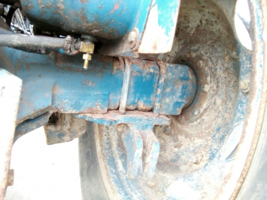 รถไถ FORD รุ่น 5000 มีอุปกรณ์ใบมีดดันหน้า