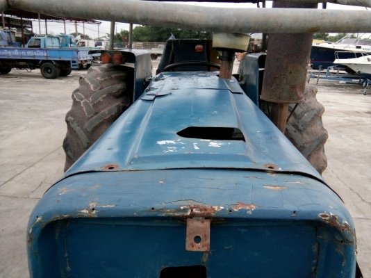 รถไถ FORD รุ่น 5000 มีอุปกรณ์ใบมีดดันหน้า