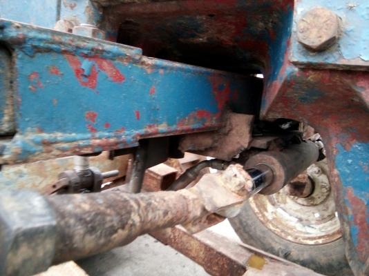 รถไถ FORD รุ่น 5000 มีอุปกรณ์ใบมีดดันหน้า