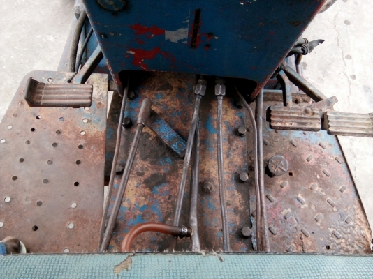 รถไถ FORD รุ่น 5000 มีอุปกรณ์ใบมีดดันหน้า